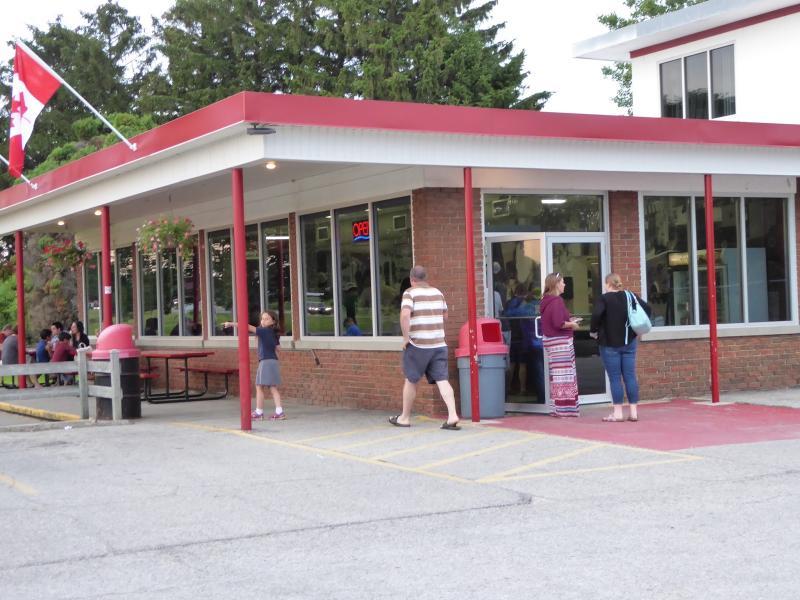 Front entrance to Shaw's Ice Cream
